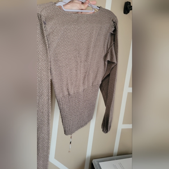 Long Sleeve! - Picture 3 of 3